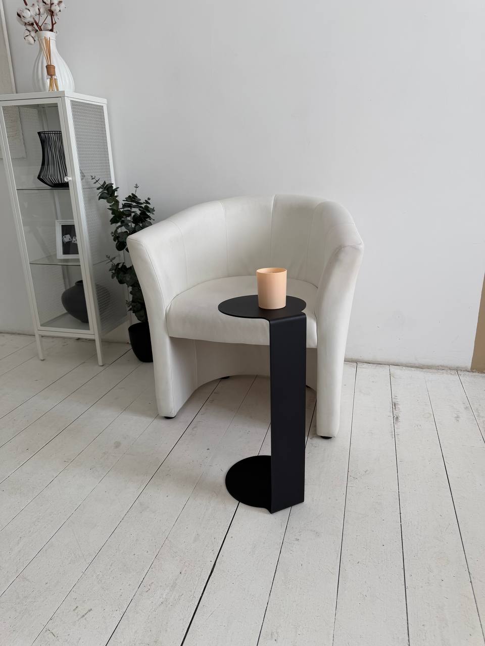 Round Metal Side Table – Minimalist Powder-Coated Steel, Black or White