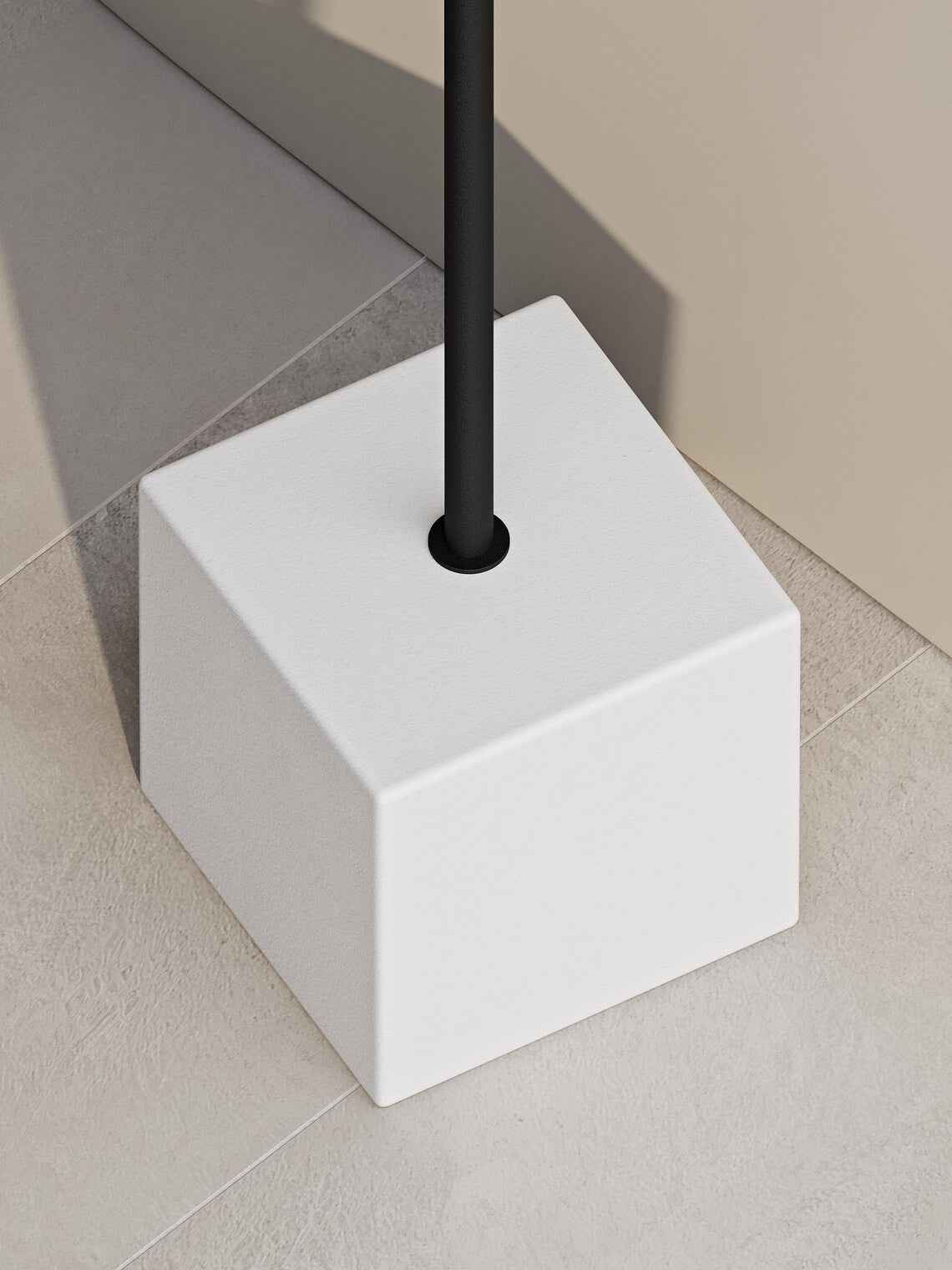 Moderner Badezimmer-Beistelltisch mit Betonsockel – Minimalistischer Stahlregalständer für Badewanne und Handtücher