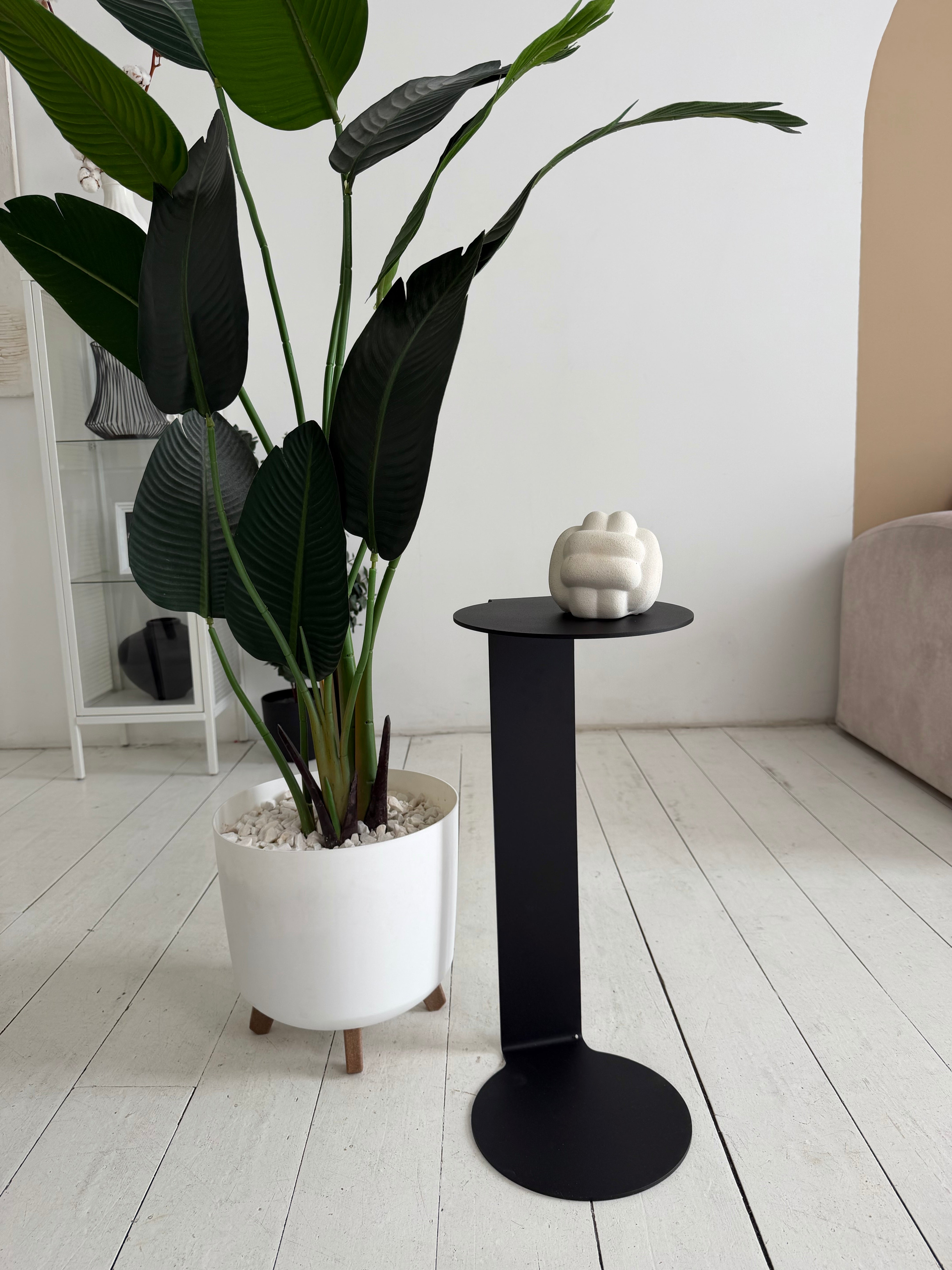 Round Metal Side Table – Minimalist Powder-Coated Steel, Black or White