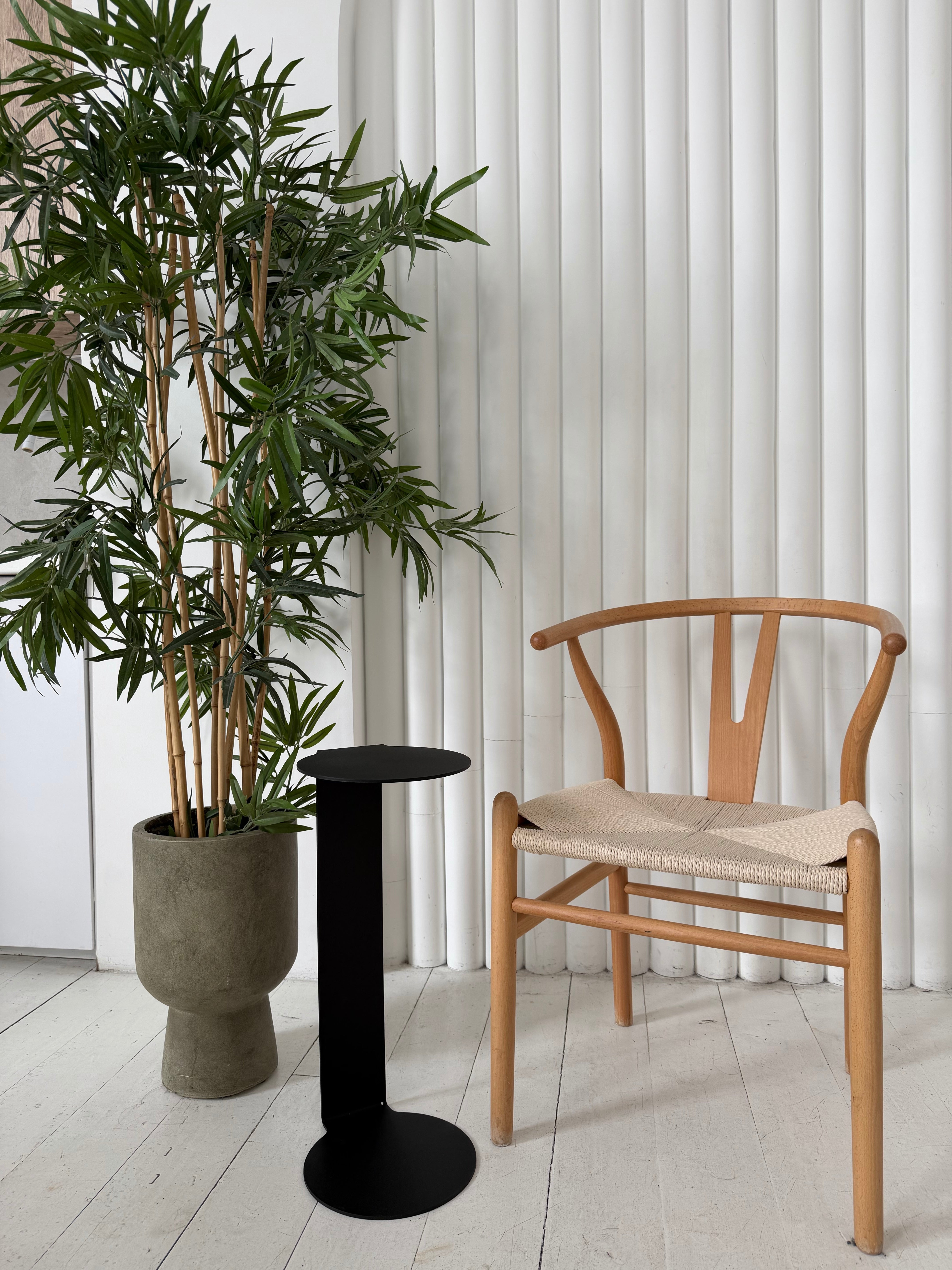 Round Metal Side Table – Minimalist Powder-Coated Steel, Black or White
